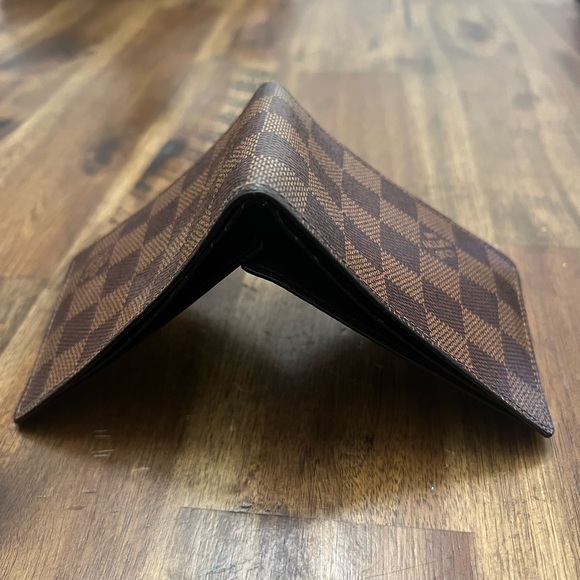 Men’s Louis Vuitton wallet - Picture 3 of 3